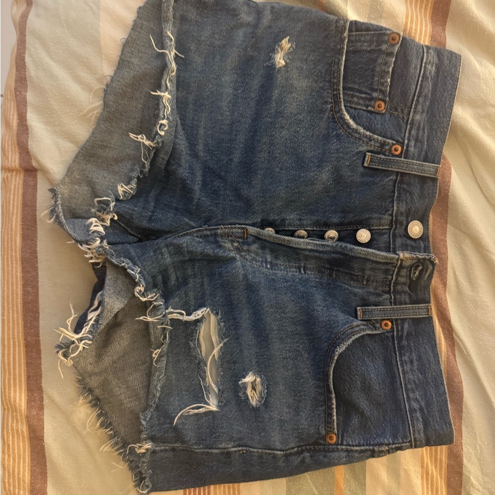 Levi’s 501 High Waisted Shorts - Size 25